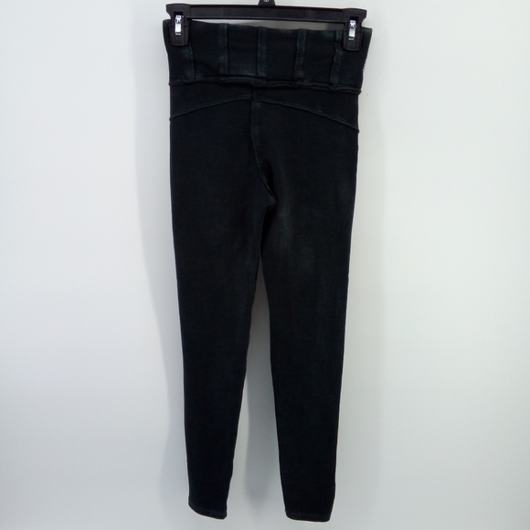 NWT Free People Movement Hybrid Leggings Black Gray Exposed Hem XS - Picture 12 of 15